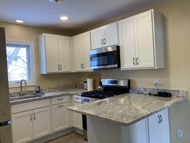 Photo - 506 W William St