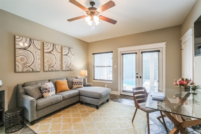 Photo - 166 Reinicke St
