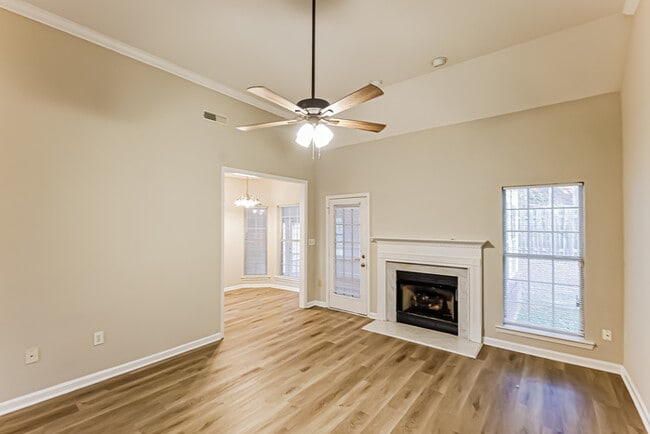 Photo - 138 Daventry Dr
