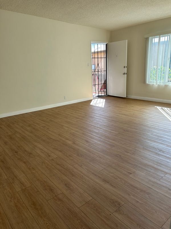 Photo - 447 E 61st St Rental