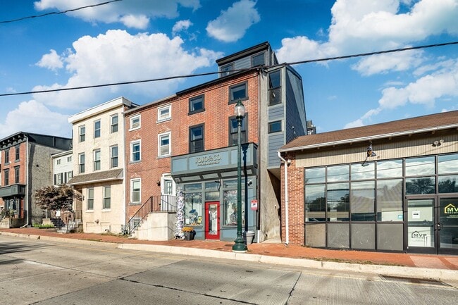 Building Photo - 235 E Market St Unit 6