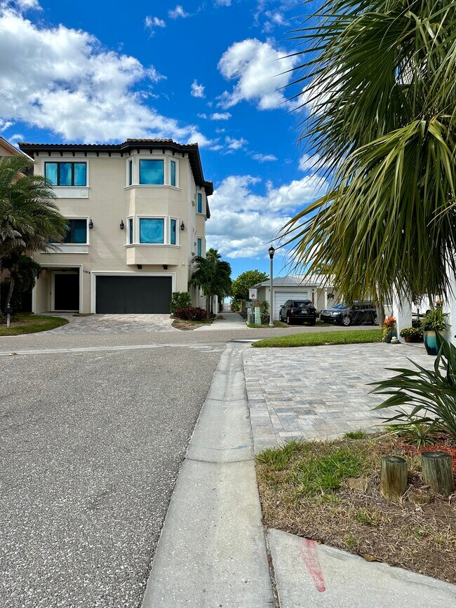 Photo - 135 178th Ave W Unit Upper