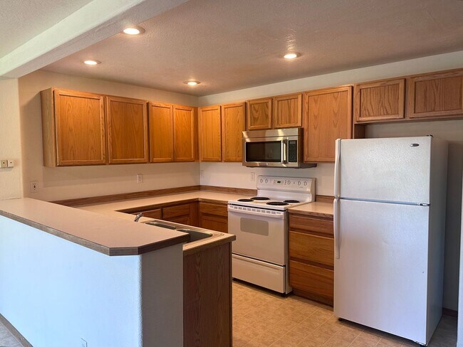 Photo - 2416-2420 SW Wickiup Ct Unit 2416