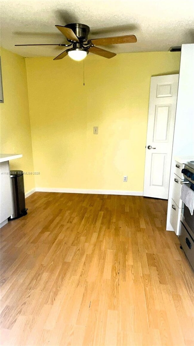 Photo - 3715 NW 194th St Unidad -