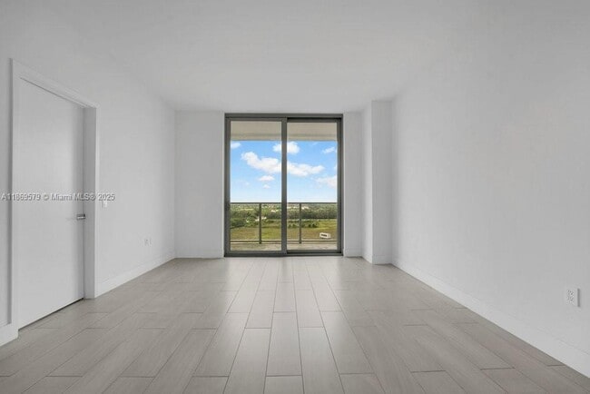 Photo - 2000 Metropica Wy Unit 807