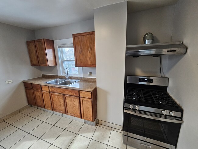 Photo - 1762 E 33rd St