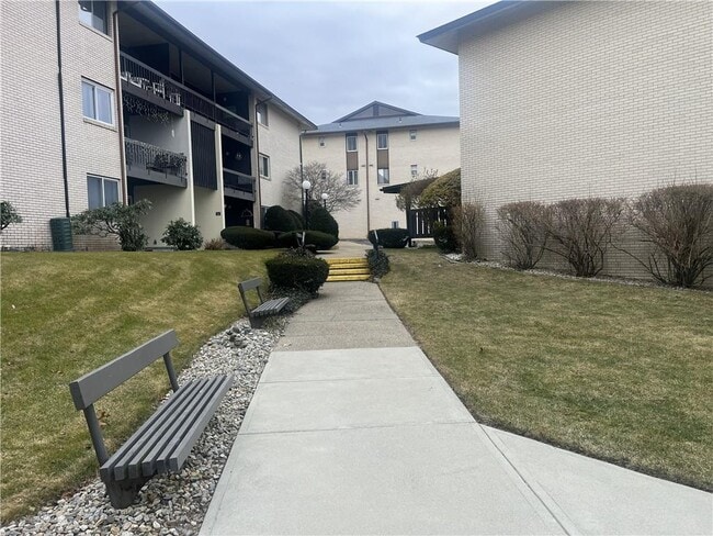 Photo - 400 Narragansett Pkwy