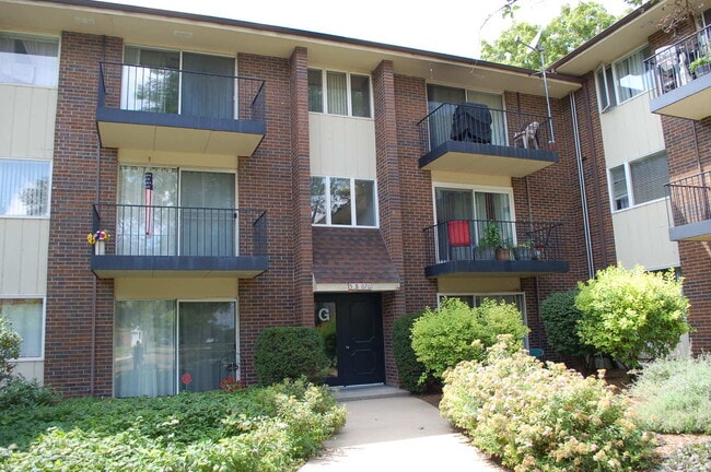 Building Photo - 5S070 Pebblewood Ln Unit G-7 Rental