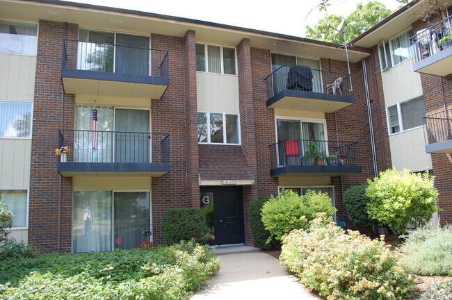 Building Photo - 5S070 Pebblewood Ln Unit G-7 Rental