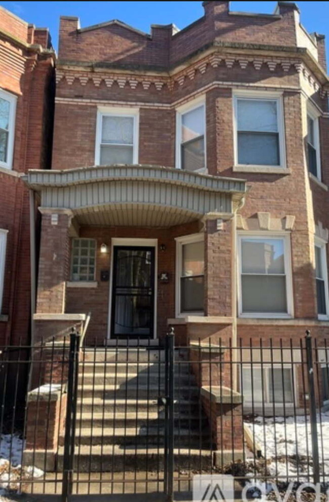 Building Photo - 6145 S Eberhart Ave Unit 1 Rental