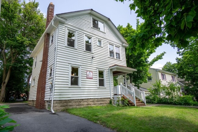 Building Photo - Available 8/1/26 - Spacious Three Floor Si... Rental
