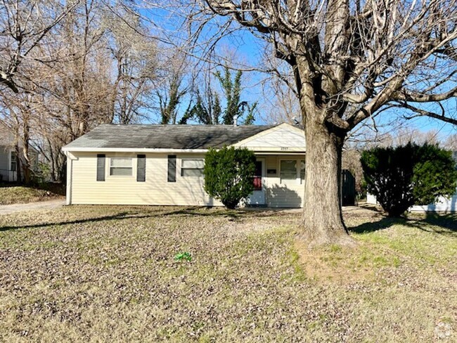 Building Photo - 3 Bedroom 1 Bathroom Home