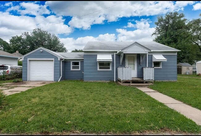 Building Photo - $895 - 2 bed 1 bath - Single Family Home