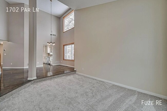 Photo - 1702 Par Ln
