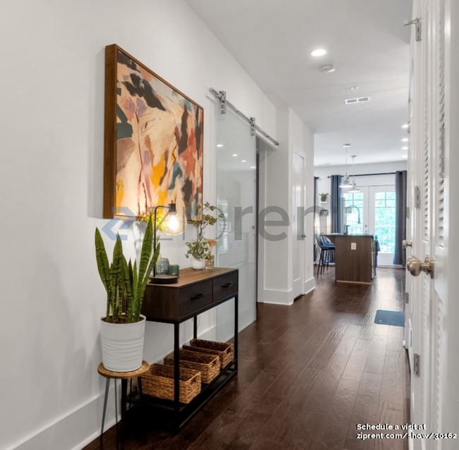 Building Photo - 303 Canton Wy