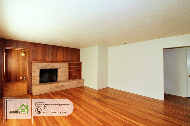 2350 Bonnie Dr