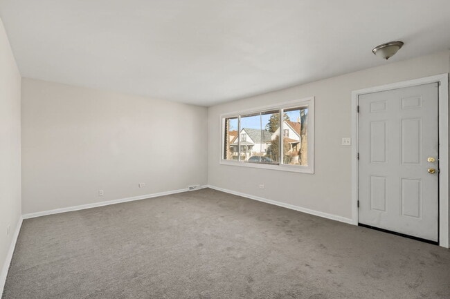 Photo - 10214 S La Salle St
