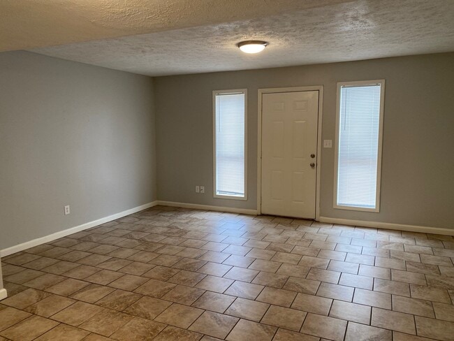 Photo - 289 Greenfield Dr