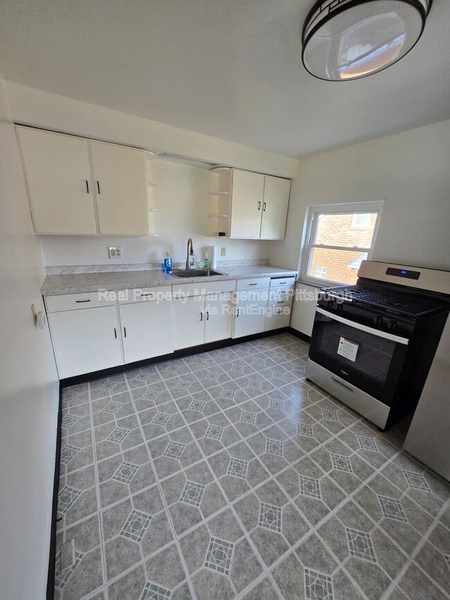 Photo - 4744 Lougean Ave