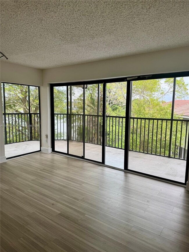 Photo - 605 Ives Dairy Rd Unidad 306-7