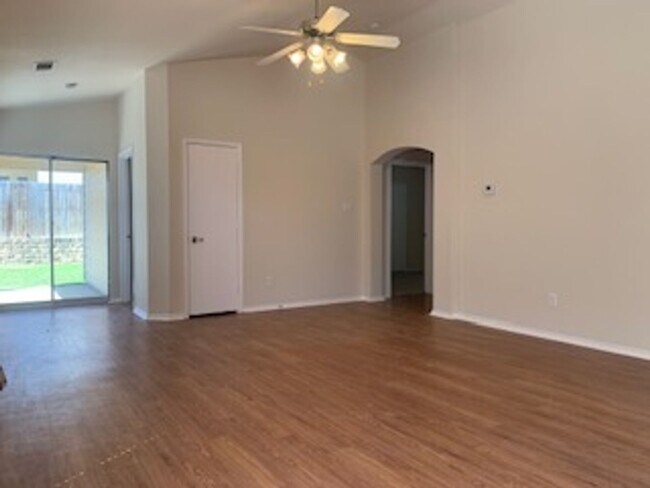 Photo - 3/2/2 Starter HOME!