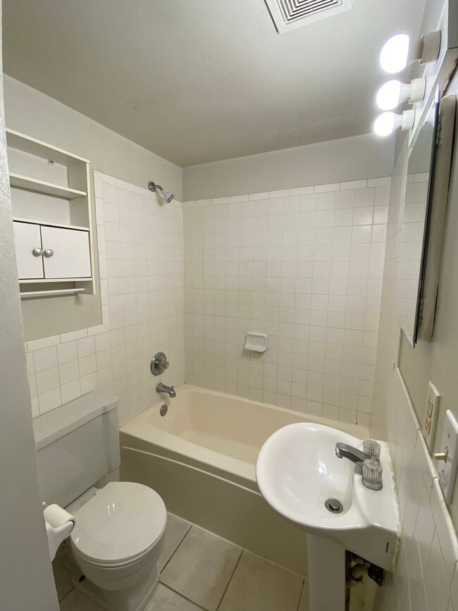 Photo - 152 Maywood Avenue Unidad A