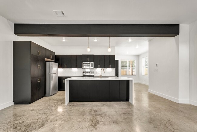 Photo - 205 Lynn Dr