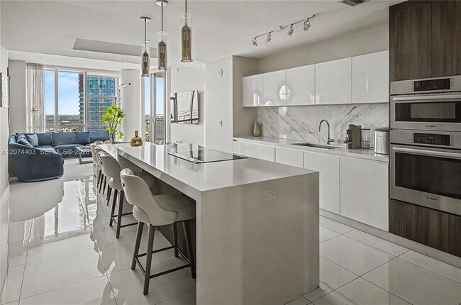 Building Photo - 851 NE 1st Ave Unit 3301