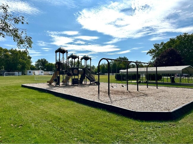 Photo - 1083 E State Rd 2