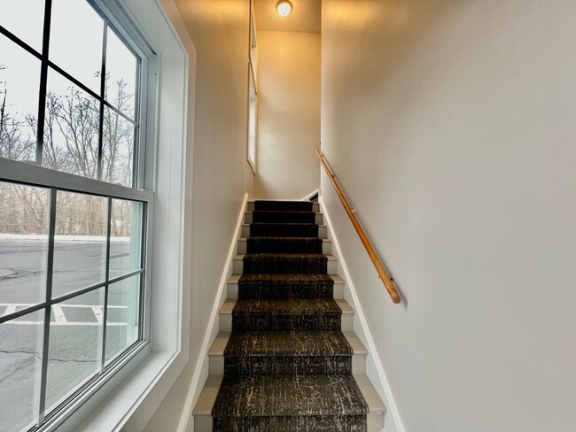 Photo - 435 Foxon Rd