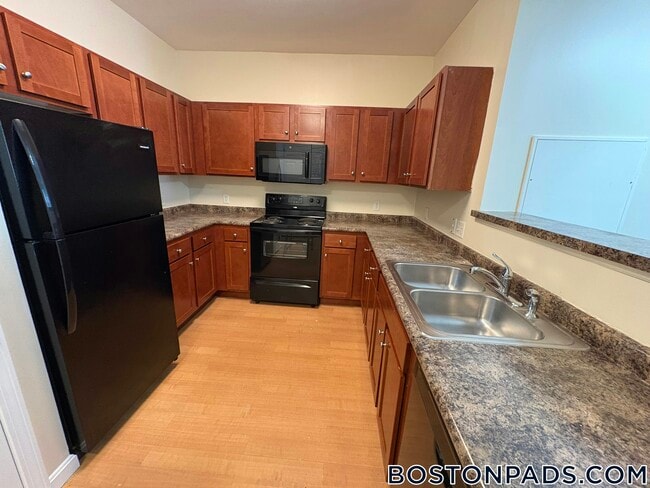 Building Photo - 311 Lowell St Rental