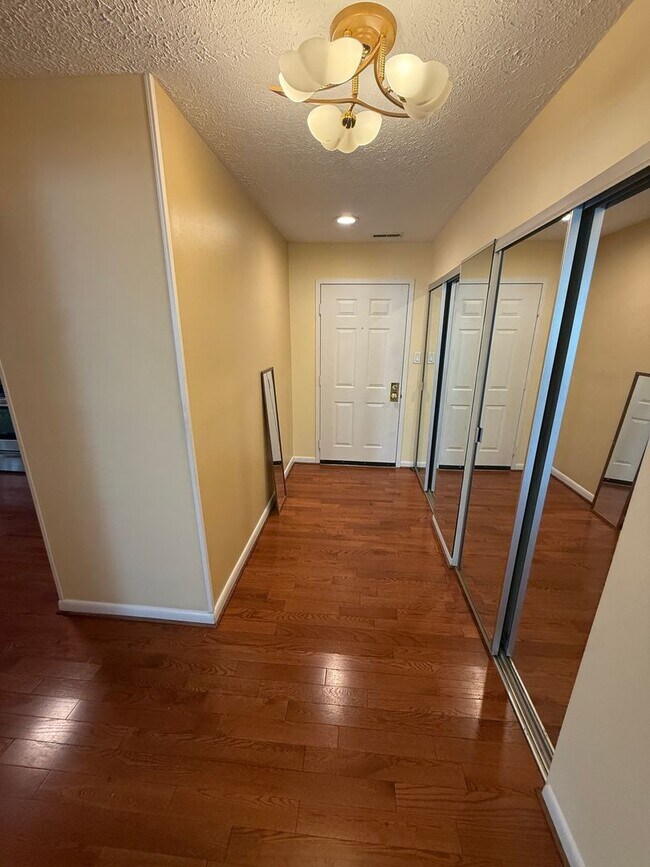 Photo - 2101 Woodbox Lane Unit B