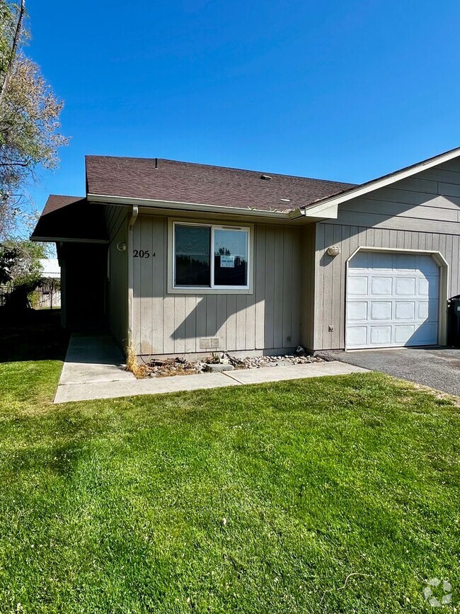 Building Photo - r205 Unit A Rental