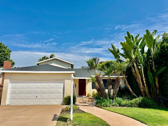 Beautiful 3 bedroom, 2 bath home in "Del Rey" - Beautiful 3 bedroom, 2 bath home in "Del Rey"