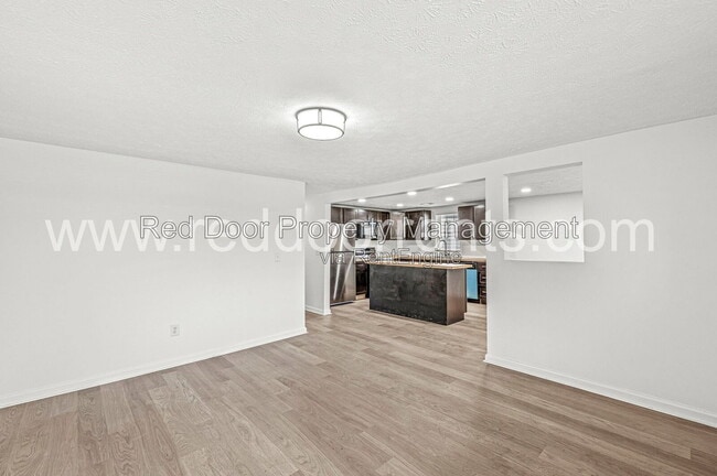 Photo - 1037 W 30th St
