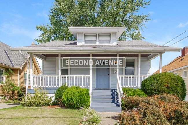 Building Photo - 1806 Sundale Ave