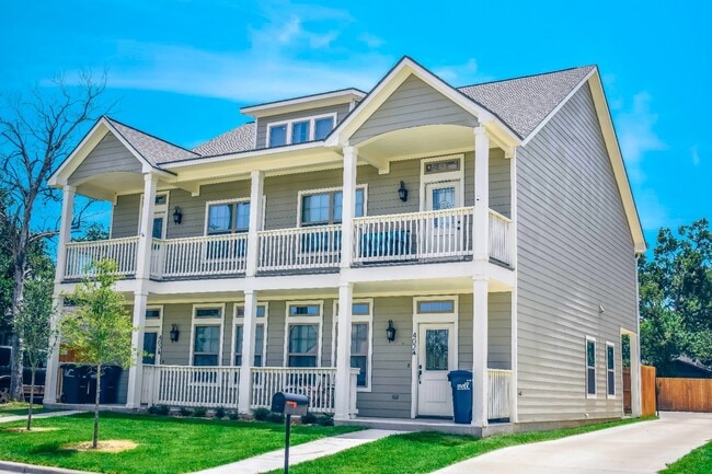 Photo - 402 Live Oak St