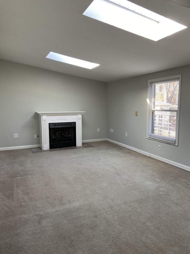 Living room - 2471 E Turkeyfoot Lake Rd Apartments Unit A