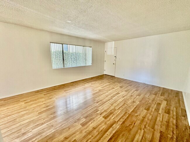 Photo - 4325 Dixie Canyon Ave Unidad 1