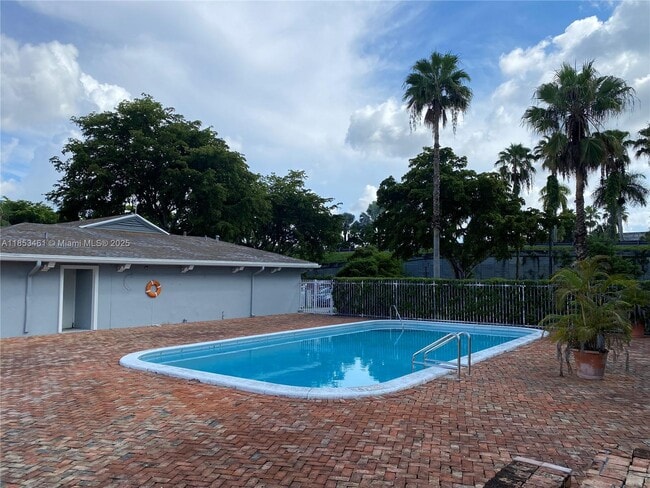 Photo - 9143 SW 77th Ave Unidad B807