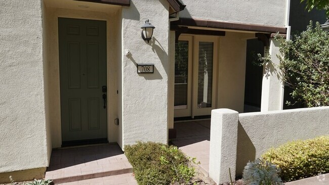 Building Photo - Beautiful 3 Bed, 2.5 Bath in Desirable Dia... Rental