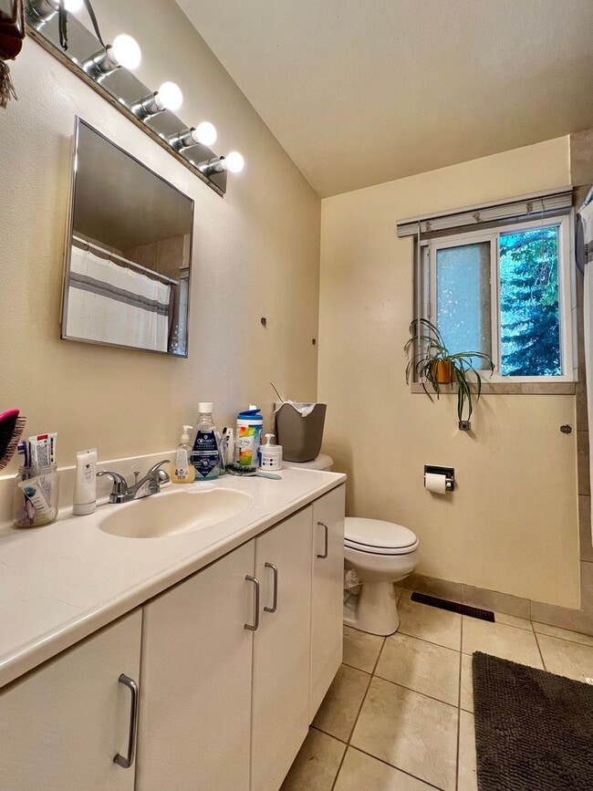 Photo - Spacious 5 bed, 2 bath Home in a Great Fort Collins Location!