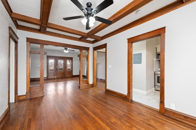 Building Photo - COLONIAL