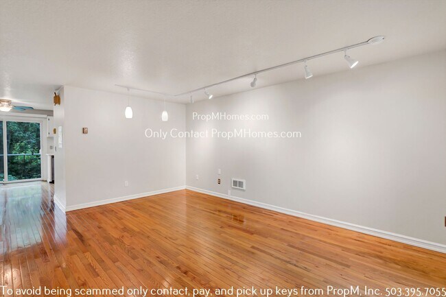 Photo - Charming Two Bedroom Condo with Close Access to I-5! Unit 15