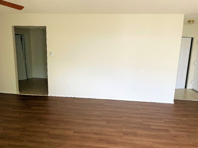 Photo - 10222 Prince Pl Unidad #201