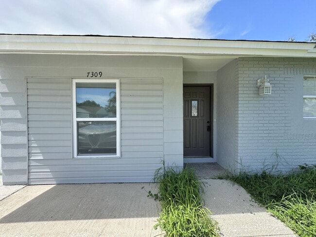 "Charming 3-Bed Oasis with 2 Baths in New ... - "Charming 3-Bed Oasis with 2 Baths in New ... Apartamento