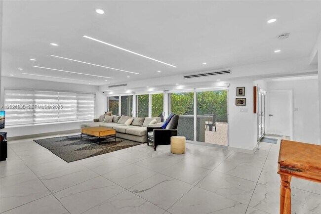 Photo - 9257 Bay Dr