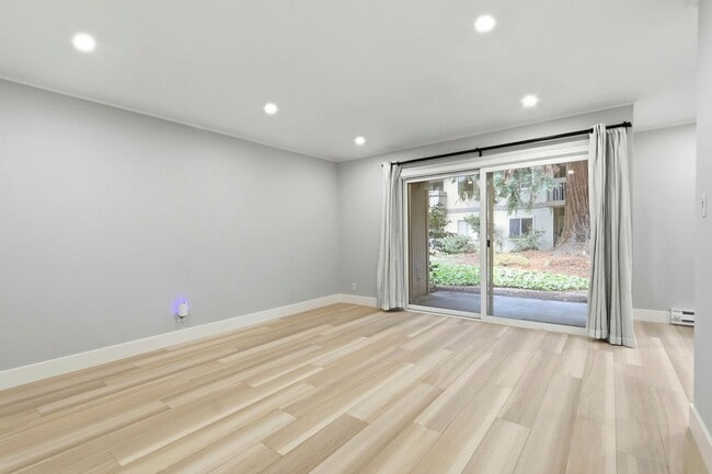 Photo - Move-In Ready 2 Bedroom/1 Bathroom Condo in The Heart of Mountain View!