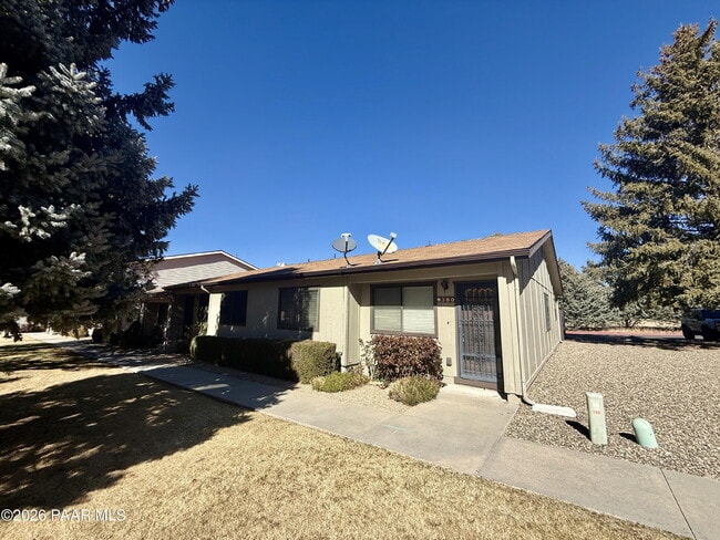 Building Photo - 350 Rim Rock Cir Unit 2