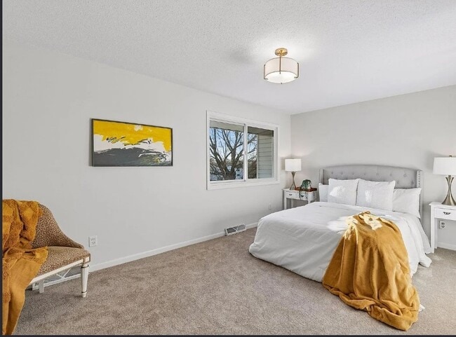 Photo - 411 Dorland Pl S